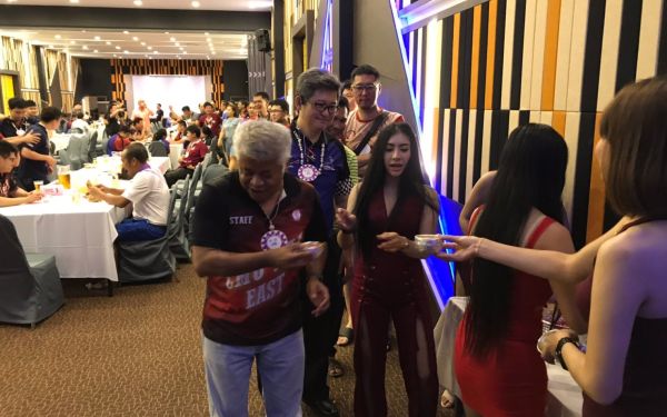 พิธีรดน้ำดำหัวอาจารย์อาวุโสและรุ่นพี่นายช่าง (ภาคตะวันออก)