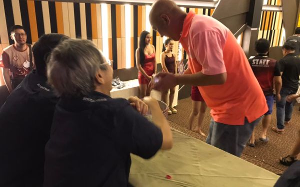พิธีรดน้ำดำหัวอาจารย์อาวุโสและรุ่นพี่นายช่าง (ภาคตะวันออก)