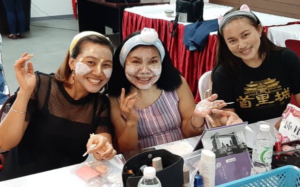 19.07.63 ภาพกิจกรรม Workshop เรียนการแต่งหน้าเพื่อส่งเสริมบุคลิกภาพและโหงวเฮง ครั้งที่ 2
