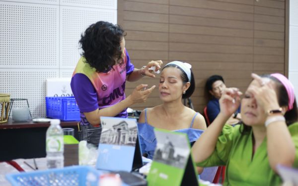 19.07.63 ภาพกิจกรรม Workshop เรียนการแต่งหน้าเพื่อส่งเสริมบุคลิกภาพและโหงวเฮง ครั้งที่ 2