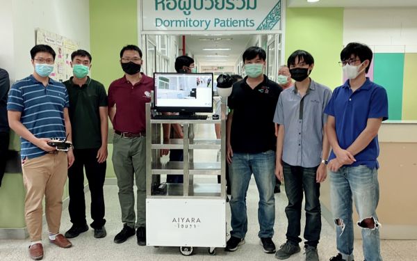 28.05.64 สมาคม/มูลนิธิ และคณะวิศวกรรมศาสตร์ มช. เข้าร่วมประชุมและมอบหุ่นยนต์พร้อมหน้า N95 ณ รพ.จอมทอง